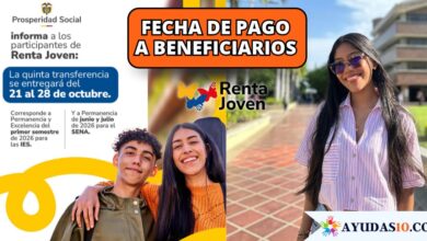 Joven estudiante revisando en su teléfono móvil el pago de la quinta transferencia de Renta Joven